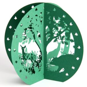 Sphère 2D "Animaux de la forêt", en papier vert découpé au laser.